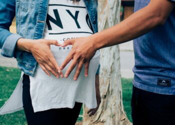 Is it illegal to smoke while pregnant